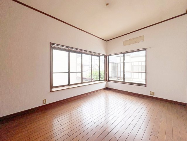◆柔らかい陽光が差し込む明るいお部屋を演出する設計。彩光の取れる窓が気持ちの良いお部屋を創り上げます。