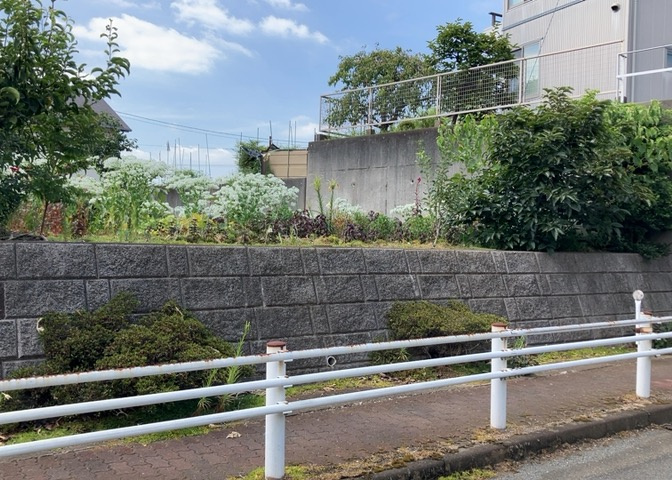 隣家の土地はどうなっているのか、生活利便施設が近くにあるのか、学校まで近いかなど、お客様のライフスタイルにあわせたイメージが重要です。また、近くにあると困る施設が近くにないかも確認するといいでしょう。