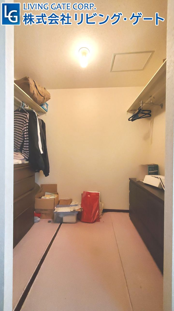 2階寝室のウォークインクローゼット