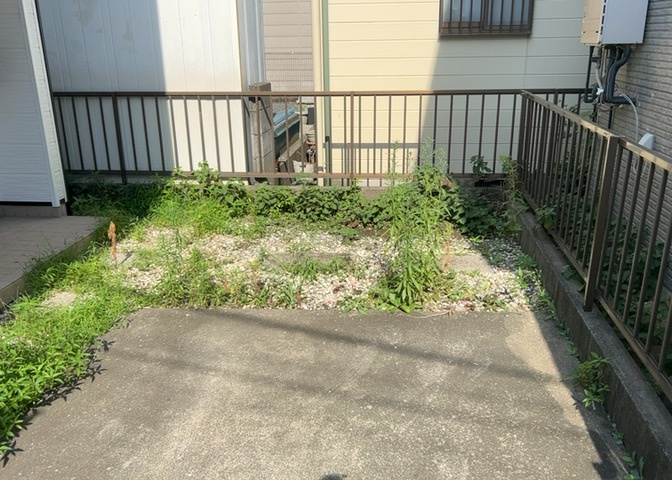 庭があることでガーデニングや家庭菜園はもちろん、こどもの遊び場やペットを放して遊ぶことができます。また、家の周囲に余裕があるということです。隣地との間があれば、十分な日当たりと、風通しが確保できます。