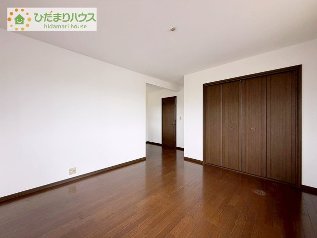 ゆとりのある主寝室！ご家族全員で寝れちゃいます♪