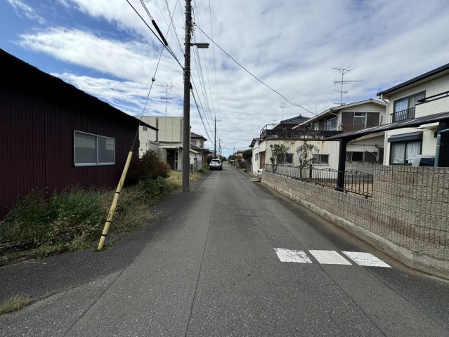 北側前面道路。5.3ｍ幅になります。