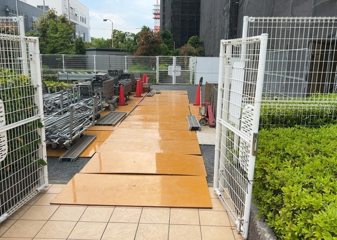 物件によっては、入居者が個人的に使用できる専用庭がついているものもあります。また、住宅の中にある土間の部分を庭と呼ぶこともあります。庭の用途は住む人によって変わり、それによってデザインもさまざまです。