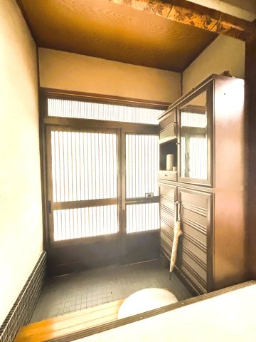 収納も備わっており、すっきりとした内玄関