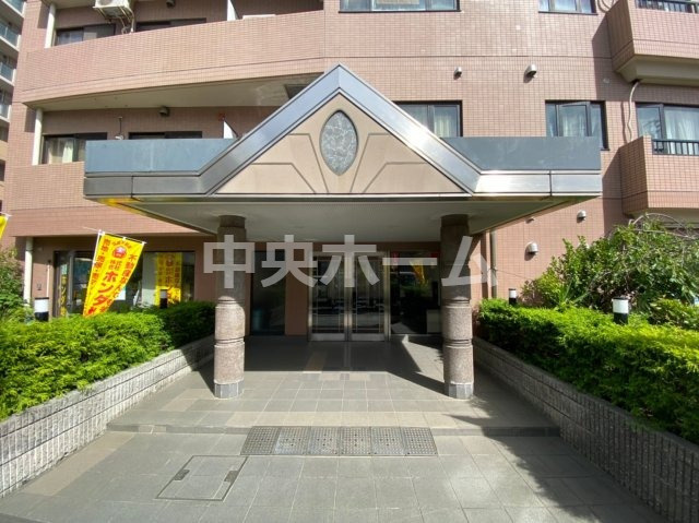 【エントランス】マンションのエントランスは、その物件の印象を決める、顔とも言える場所です。毎日通る場所ですからきれいなのが一番です。