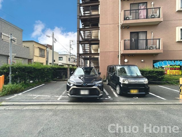 【敷地内駐車場】最新の空き状況や費用などの詳細は担当スタッフまでお問い合わせください。