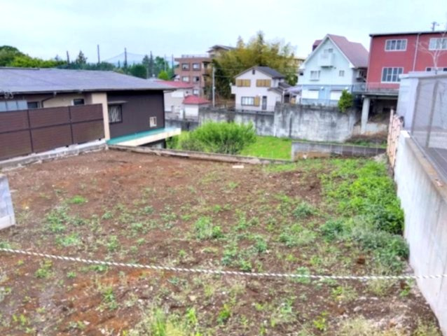 ゆとりのある敷地形状で、間取りや外構プランの自由度も高く、こだわりのマイホームづくりに最適です。落ち着いた住宅地で、のびのびとした暮らしを実現できます。