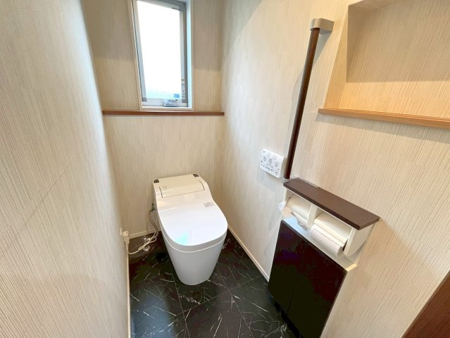 1階トイレはタンクレストイレ♪