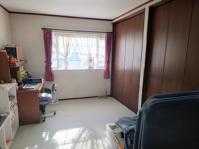 2階寝室は壁2面が収納になっています！