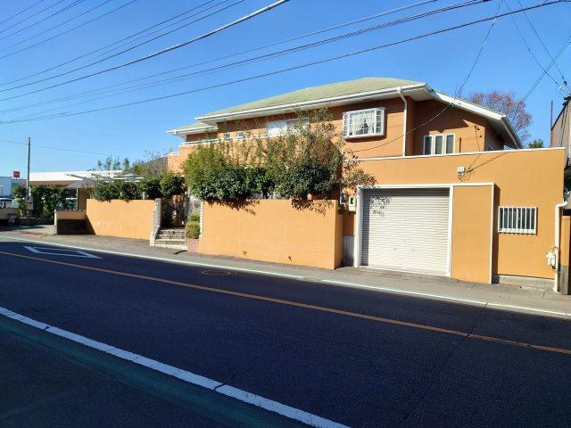 前面道路は幅員13.5ｍ！