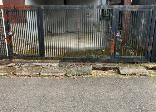 土地を買う際、住む地域の自治体や福祉の補助制度にも注目してみましょう。子供や老人の医療補助やゴミ出しのルールなど、自治体によってルールに大きな違いがあるため、暮らしやすい土地で判断するとよいでしょう。