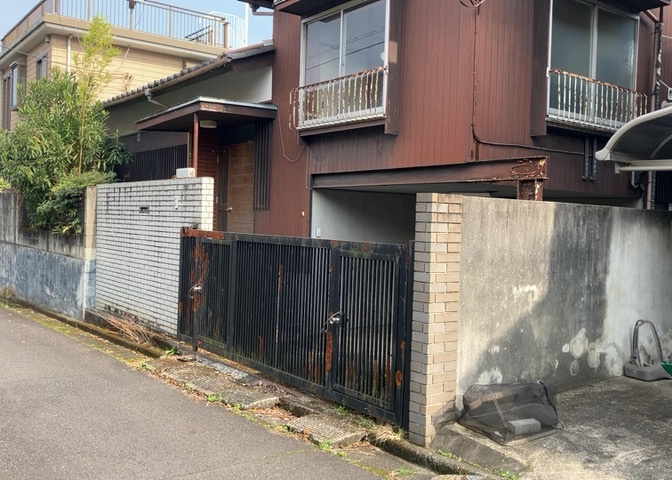 人が暮らすうえで日光は大切な要素となります。日当たりの良さは譲れないポイントですね。併せて近くに大きな建築物の建築予定がないか、あるいはそれが可能な土地が近くにないか事前に確認することもお勧めします。