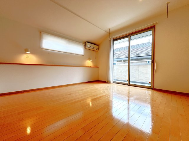 主寝室にちょうどいい8帖の洋室です。