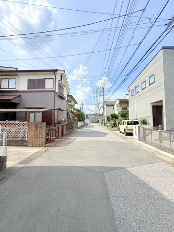 全居室に収納がある4LDK・小屋裏収納付き、住空間すっきり！ワンフロアに水回りが集中した家事ラク動線！全室南東向きです！前面道路6ｍで車庫入れスムーズ！