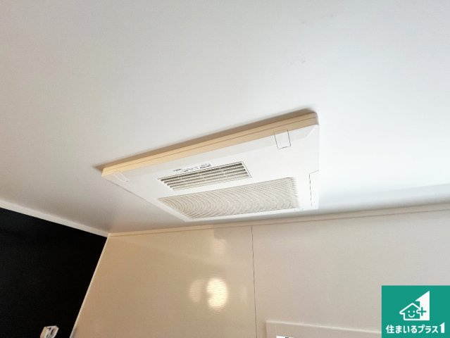 四季を通して快適なバスライフをお手伝いする浴室暖房乾燥機！浴室の乾燥・暖房・涼風・換気はもちろん、24時間換気にも対応！