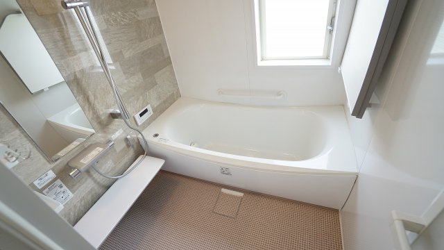 新調されたひろびろ浴室で家事、お仕事の疲れもリフレッシュ