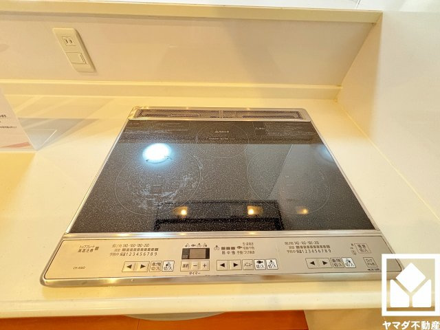 安全性と使いやすさを兼ね備えたIHクッキングヒーターで快適なキッチンライフ。お手入れもラクラクです。