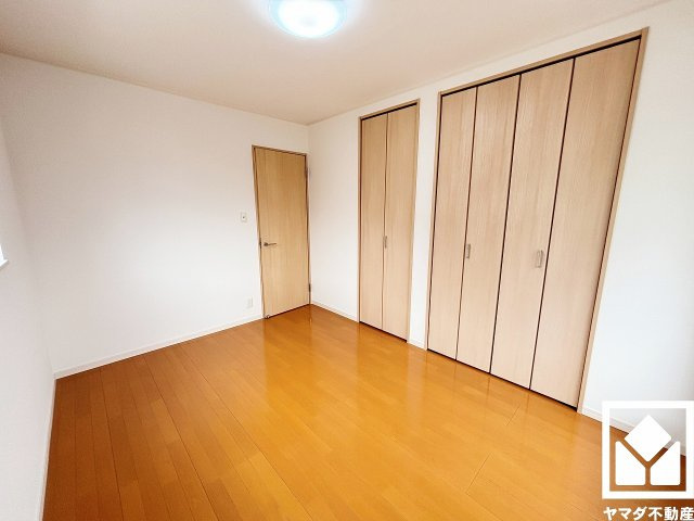 約6帖の2階南側洋室です。全居室フローリングでお掃除ラクラクです。