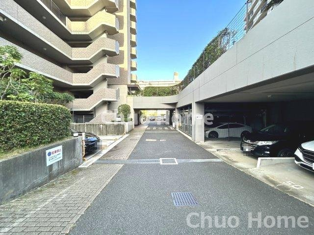 【敷地内駐車場】最新の空き状況や費用などの詳細は担当スタッフまでお問い合わせください。