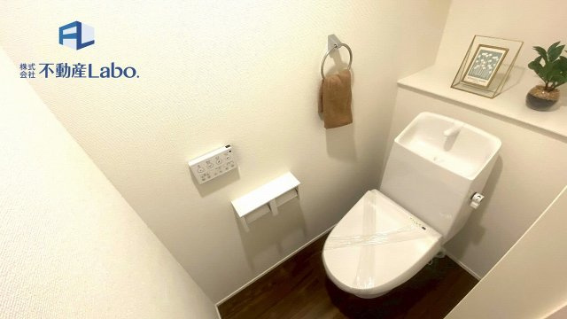 ●トイレ●　1階、2階それぞれに温水洗浄便座となっております♪