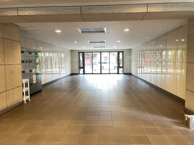 マンションの顔でもある、高級感漂うエントランス。　