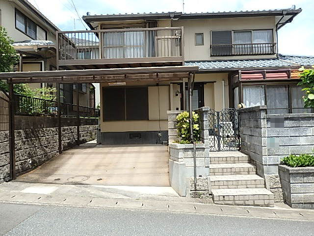 玄関門扉が付いています。