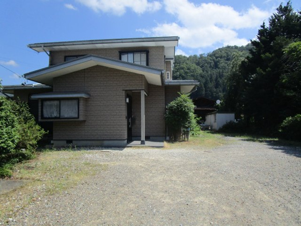 【高山市国府町広瀬町の中古戸建ての外観】