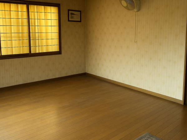 【高山市国府町広瀬町の中古戸建ての洋室】