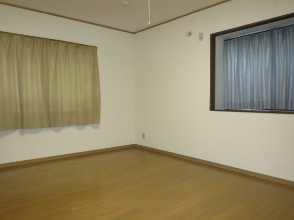 【高山市国府町広瀬町の中古戸建ての洋室】