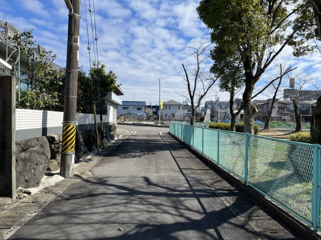南側道路　西から