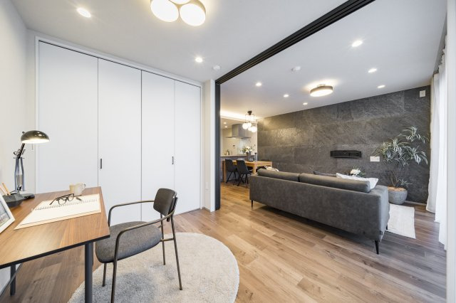 リビング横の約5.0帖の洋室になります　※家具は含まれません