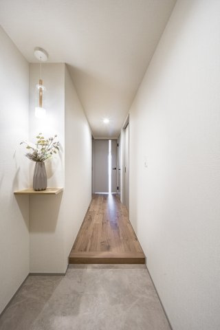 リビングへと続く廊下　※小物は含まれません