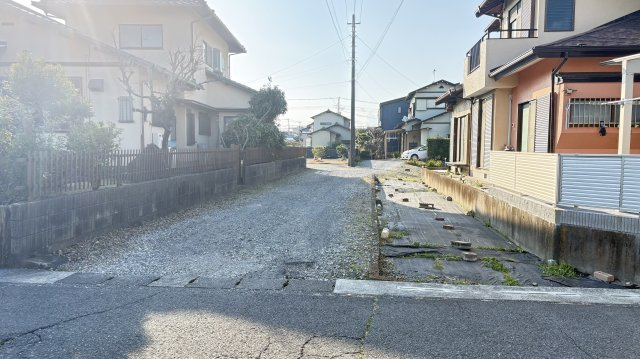 国道1号バイパス西沢田西交差点まで1.6km、車で8分です。