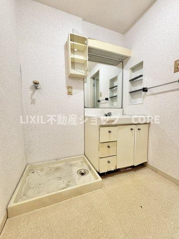 ゆったり落ち着いてお使い頂ける広さが魅力のパウダールーム。時間に余裕とゆとりを持たせます。