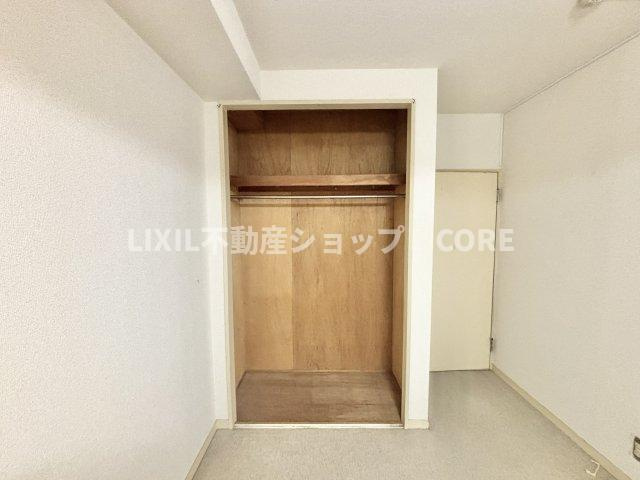 普段着やスーツはもちろんのこと、コート類などもしっかり掛けられます。