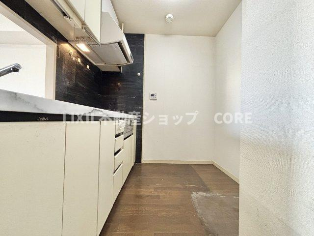 沢山の調理器具や調味料が収納でき、大きな流しもついてます　毎日のお料理が楽しみです。