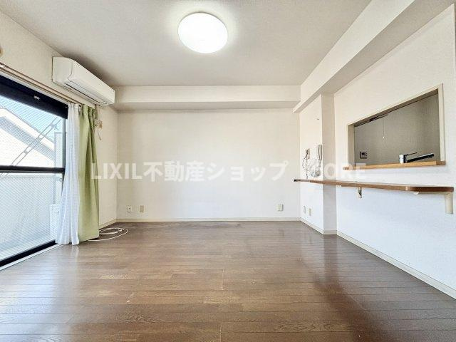 家族の一体感を感じられる広々としたリビングスペース。家族の笑い声が今にも目に浮かびそう。