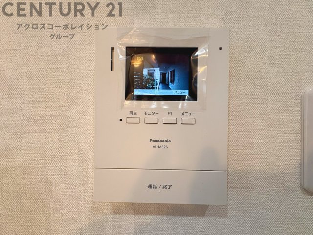 訪問者が来たときにテレビ画面で確認できるため、安心してドアを開けられます。録画機能があるものもあり、留守中に来訪者を記録しておくことができます。利便性が高く、セキュリティ面でも安心です。　