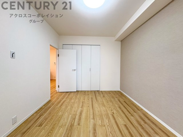 リラックスできるプライベート空間で、快適な睡眠をサポート。個人の好みに合わせたインテリアや寝具で心地良さを追求。プライベートな時間を過ごし、リフレッシュする場所におすすめです。　