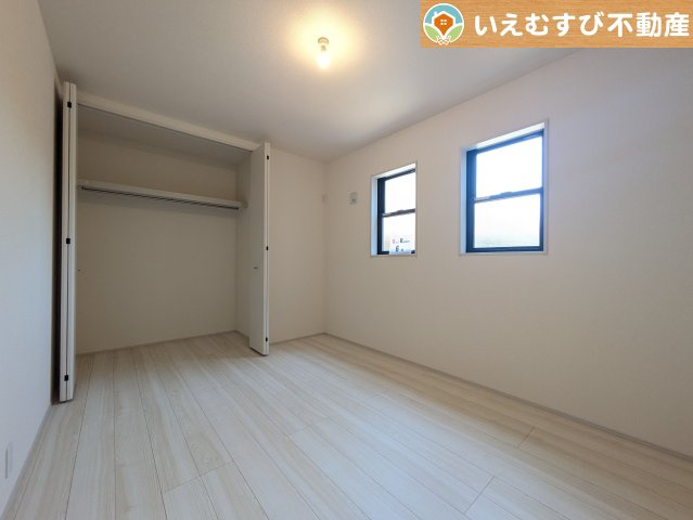 採光たっぷりで明るい居室　自然光の差し込む明るいお部屋！新生活を想像すると楽しみが増しますね♪