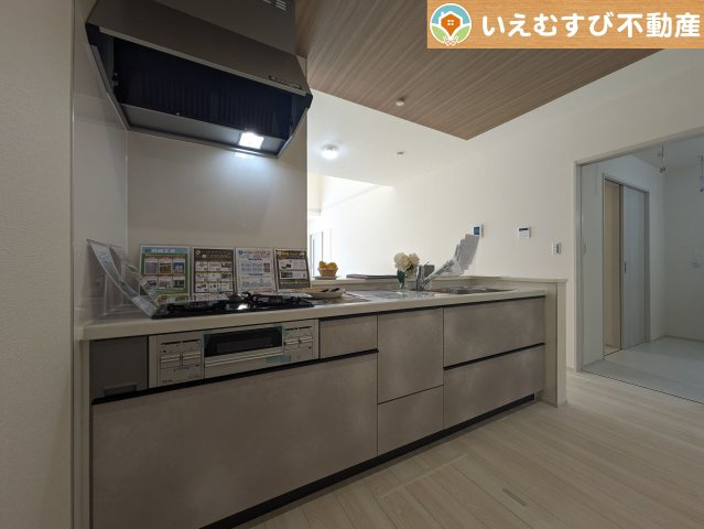機能性収納性に溢れるキッチン　収納もたっぷり付いていてすっきり片付く！毎日楽しくお料理が出来そうです！
