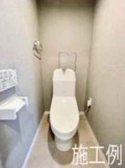 背面には収納棚を設け、予備のトイレットペーパーや小物を収納可能◎直置きせずに済む為、とっても清潔ですね♪水洗スイッチを壁付けにした事で、流す動作がスムーズになるだけでなく、見た目にもスタイリッシュ♪