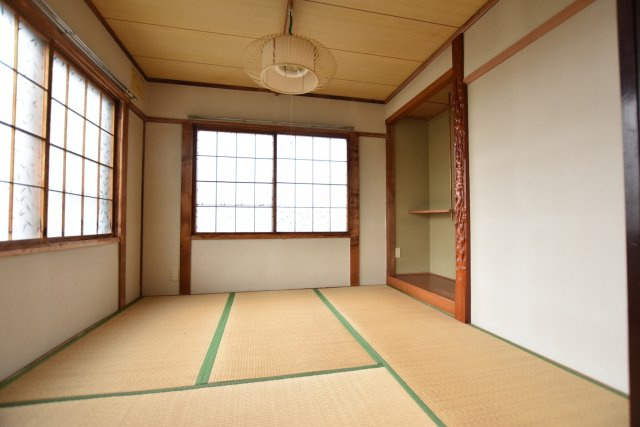 1階4.5帖の和室です。リビング横の和室のため、小さなお子様の遊び部屋として利用するのもおすすめです。