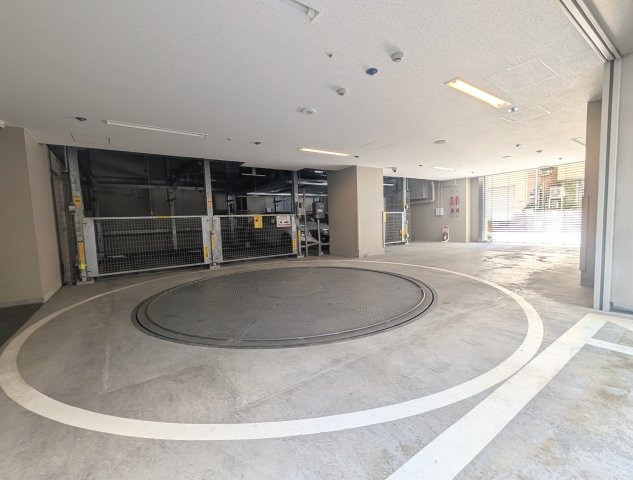 敷地内駐車場を完備。（空き状況はお問い合わせください）