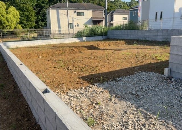 物件の詳細については、現地を見てわかること以外に、役所や法務局などで調べないとわからないことがあります。そのため、現地に行く場合は、もしこの物件を買ったらどのような生活ができるかをイメージしましょう。