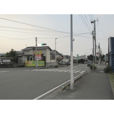 徒歩6分圏内にスーパー、コンビニがあり、お買い物も快適♪