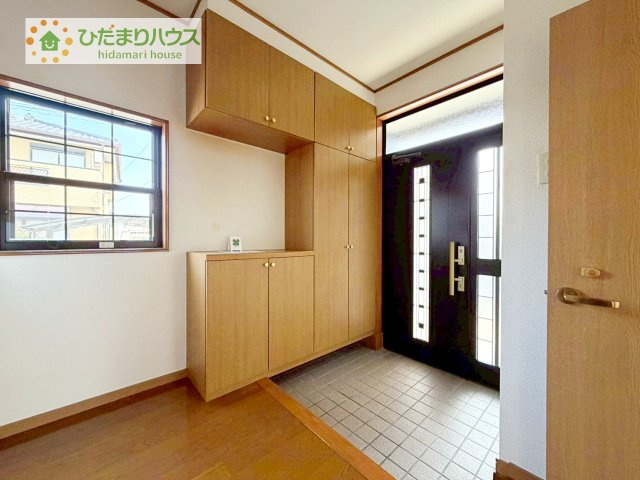 玄関が広いので親子で並んで仲良く靴が履けますね(^^)/