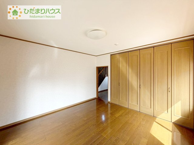 お掃除しやすく、清潔感を保てるのでダニも発生しにくいフローリング♪