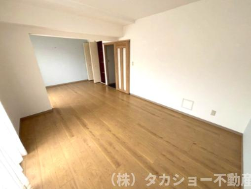 現在は広々した洋室ですが、部屋を仕切って2部屋にする事が可能です!!