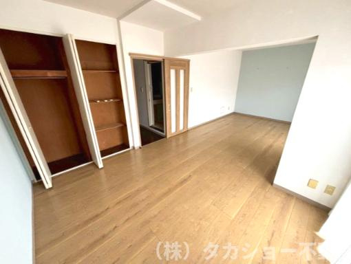現在は広々した洋室ですが、部屋を仕切って2部屋にする事が可能です!!